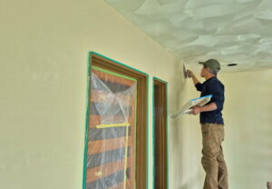 左官職人と一緒に壁塗り！「DIY左官サポート」で本格塗り壁体験